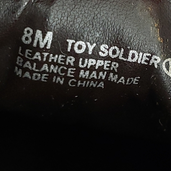 🪻BOGO🪻 AEROSOLES Metallic Leather Sneakers "Toy Soldier" Size 8M - Picture 7 of 9